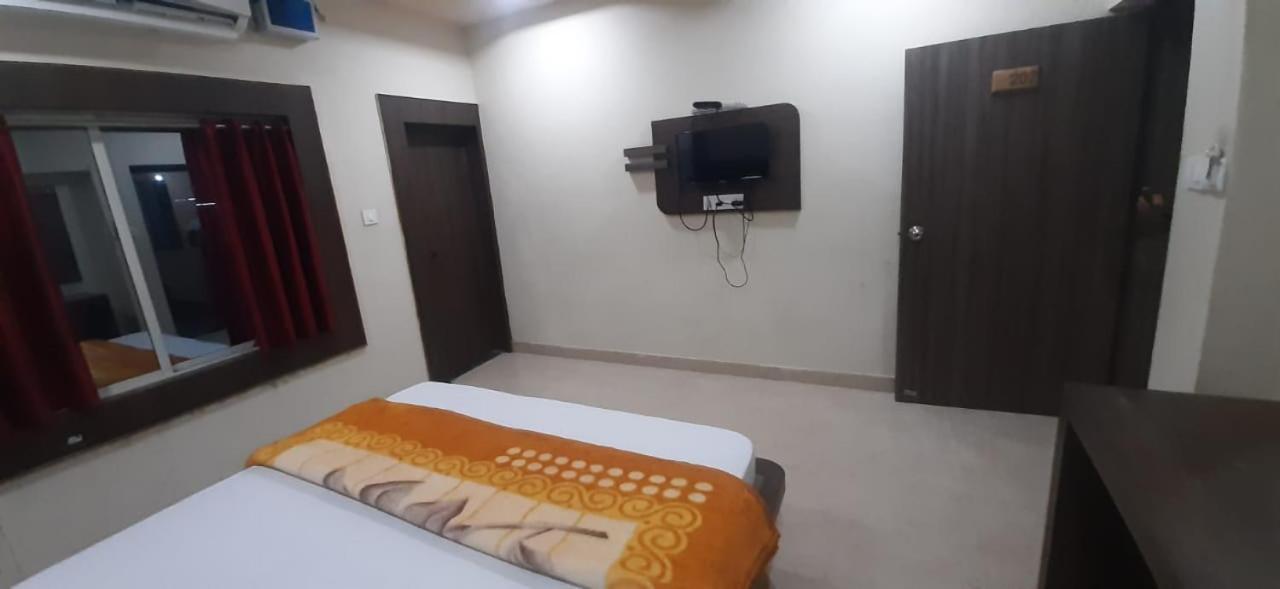 Hotel Sea Queen Puri Buitenkant foto