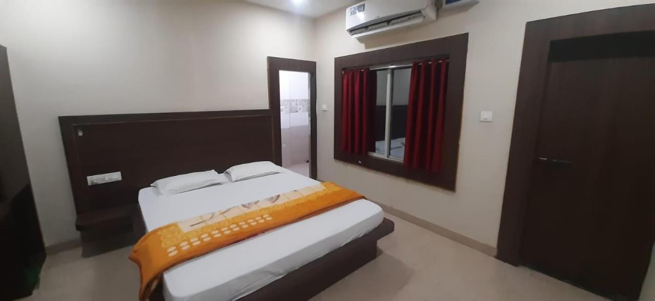 Hotel Sea Queen Puri Buitenkant foto